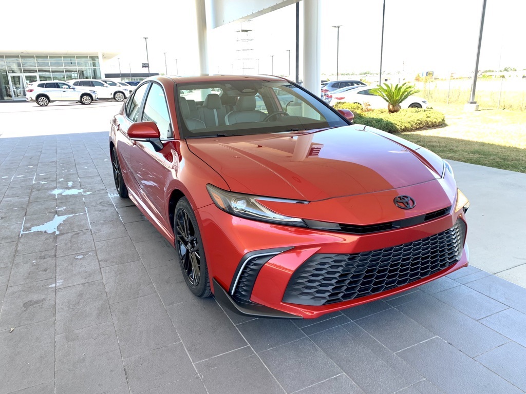 2025 Toyota Camry SE photo 3