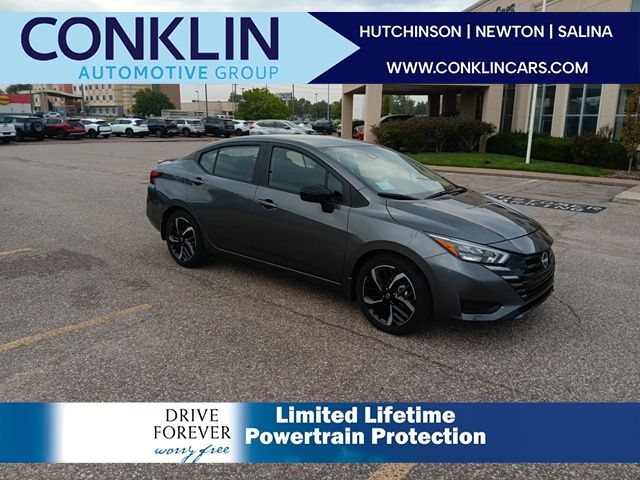 2025 Nissan Versa Sedan SR's photo