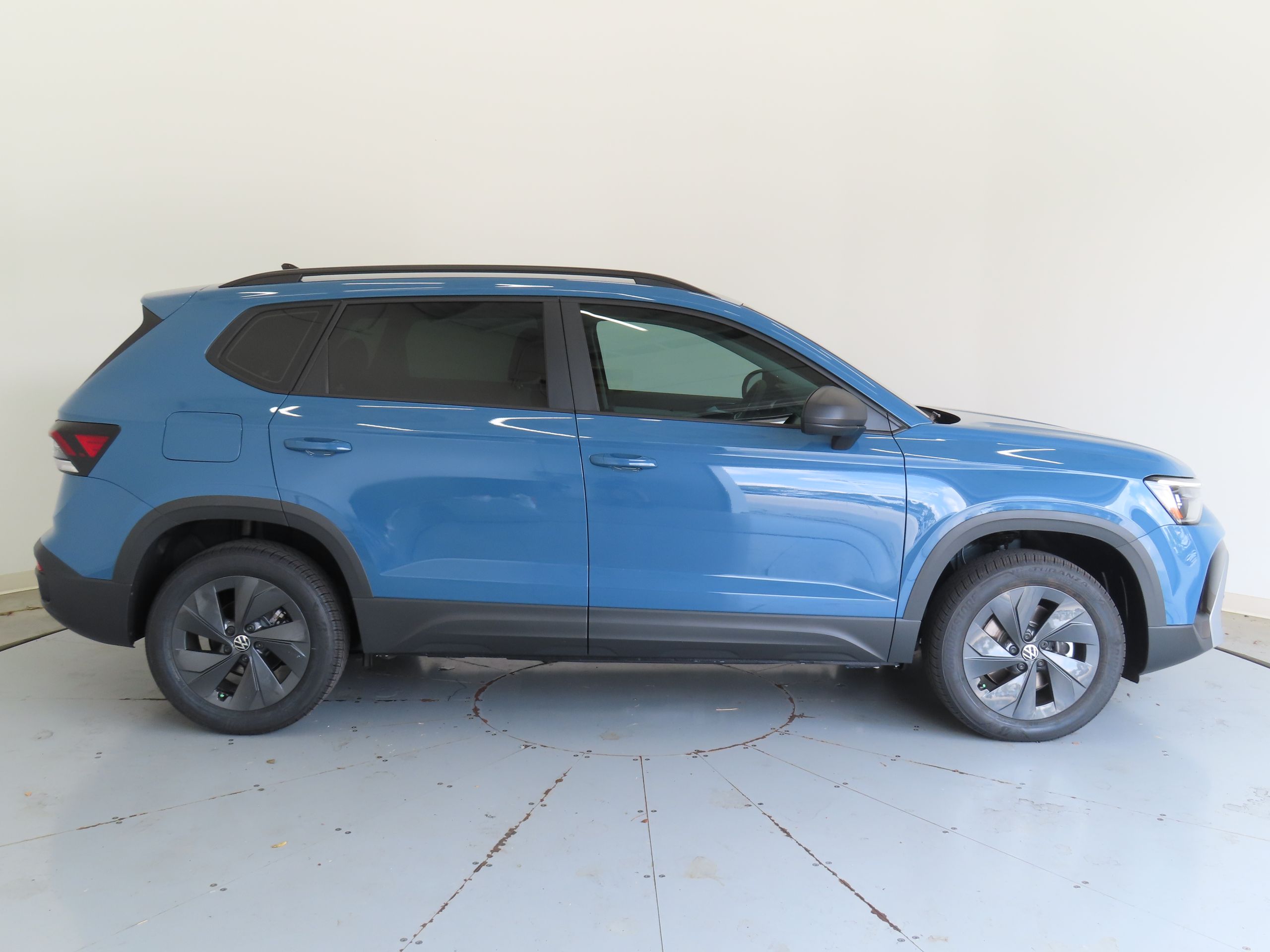 2025 Volkswagen Taos S photo 2