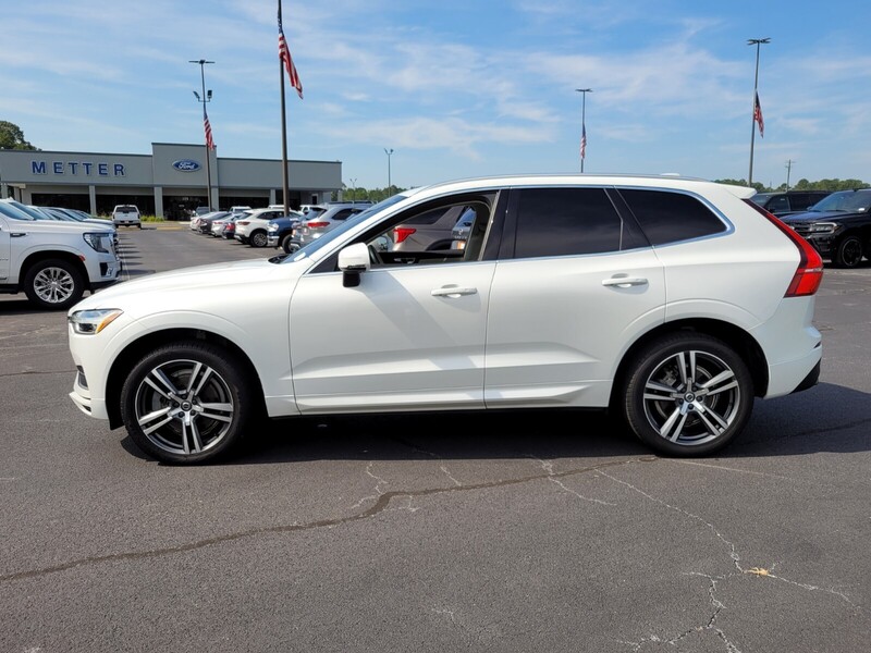 2020 Volvo XC60 T6 Momentum photo 3