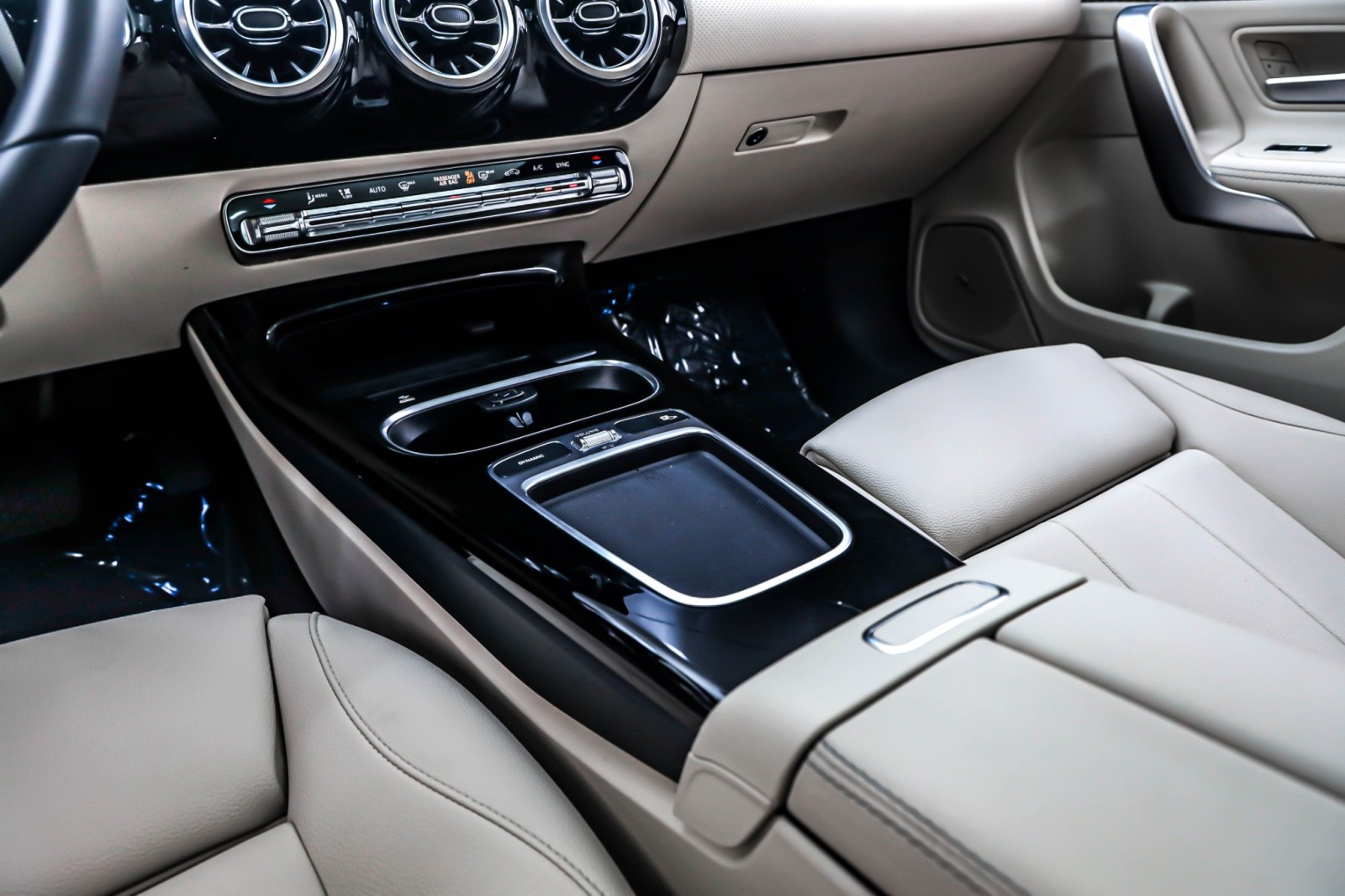 2025 Mercedes Benz CLA 250 photo 6
