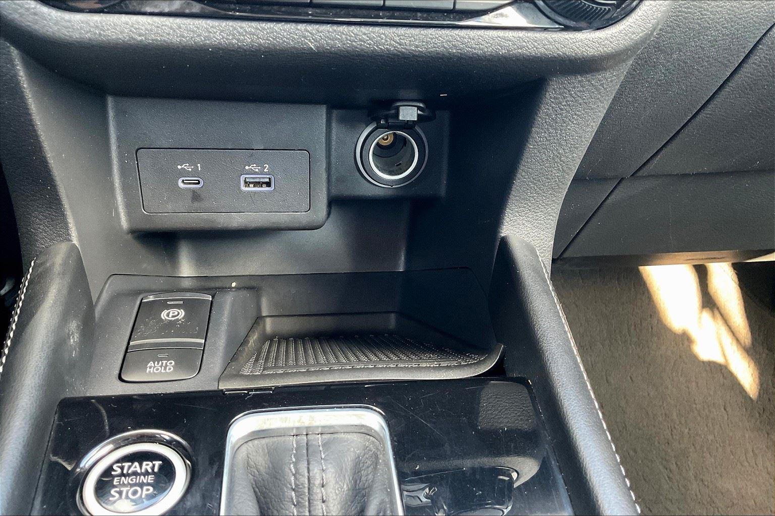 2023 Nissan Kicks SR photo 31