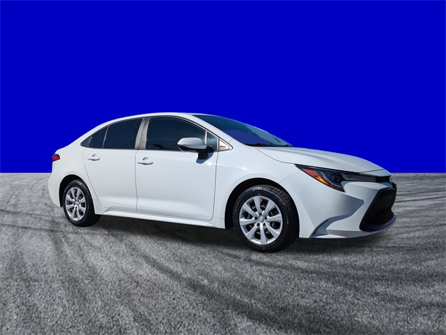 2022 Toyota Corolla LE photo 2