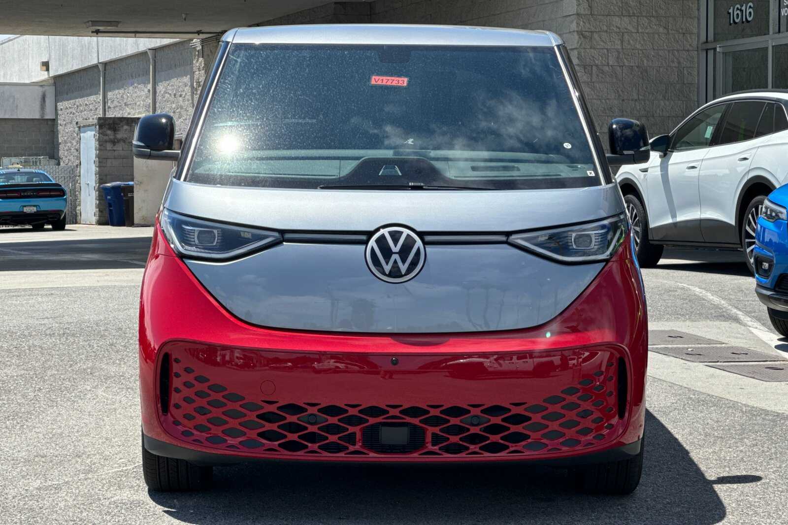 2025 Volkswagen ID. Buzz Pro Plus photo 9