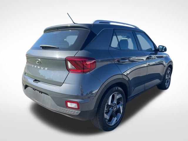 2024 Hyundai Venue SEL photo 5