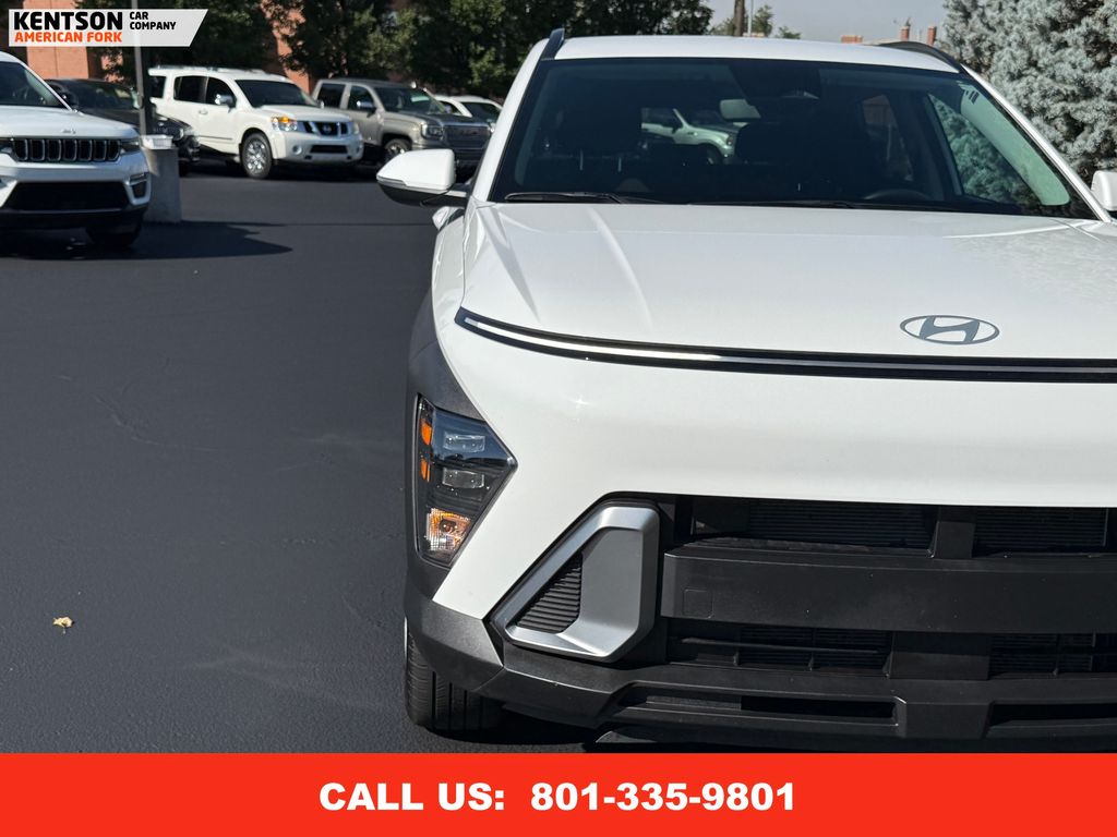 2025 Hyundai Kona SEL photo 12