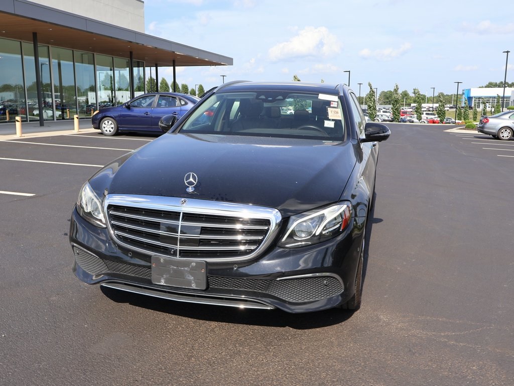 2017 Mercedes Benz E 400 4MATIC photo 2