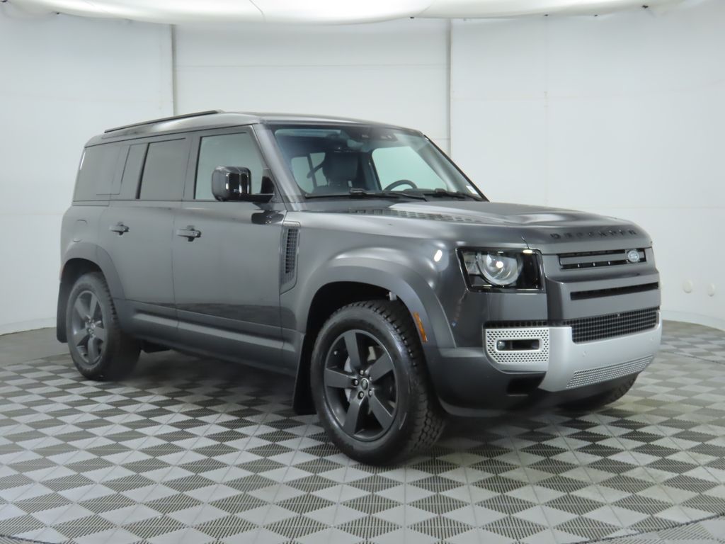 2025 Land Rover Defender 110 S photo 3