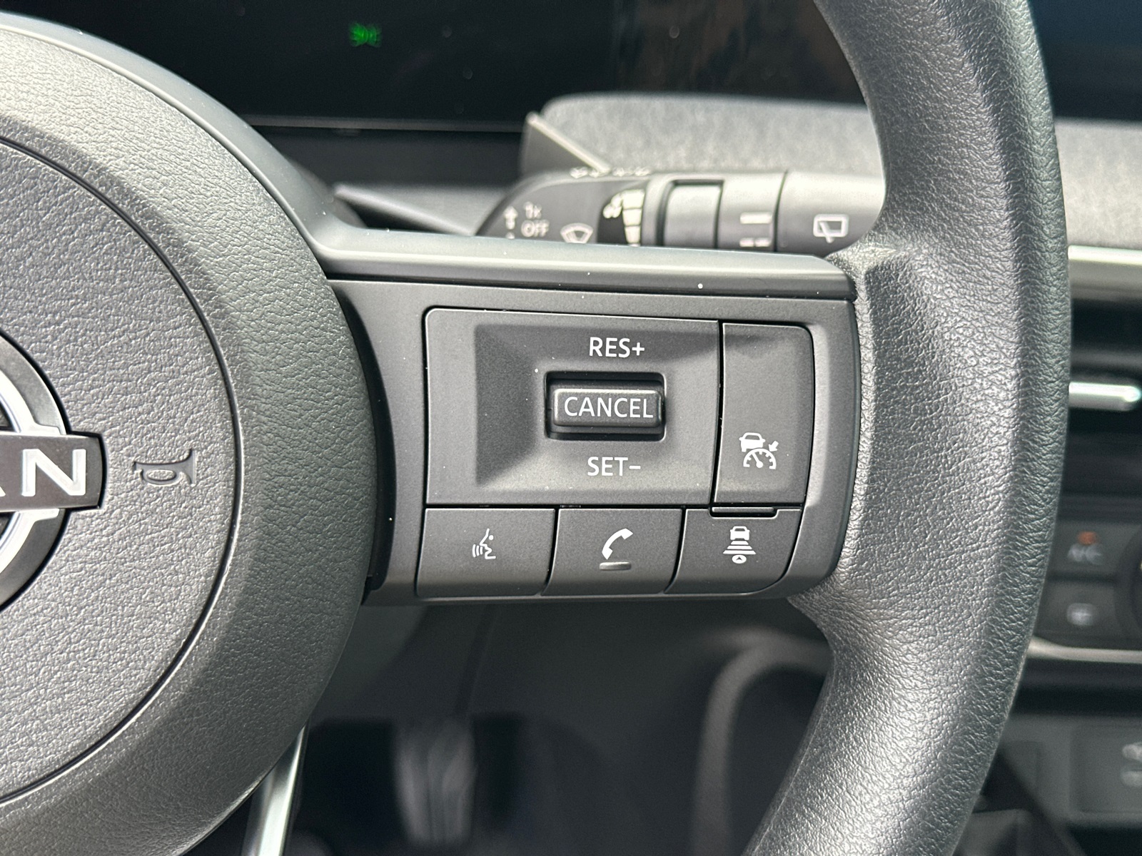 2025 Nissan Kicks SV photo 25