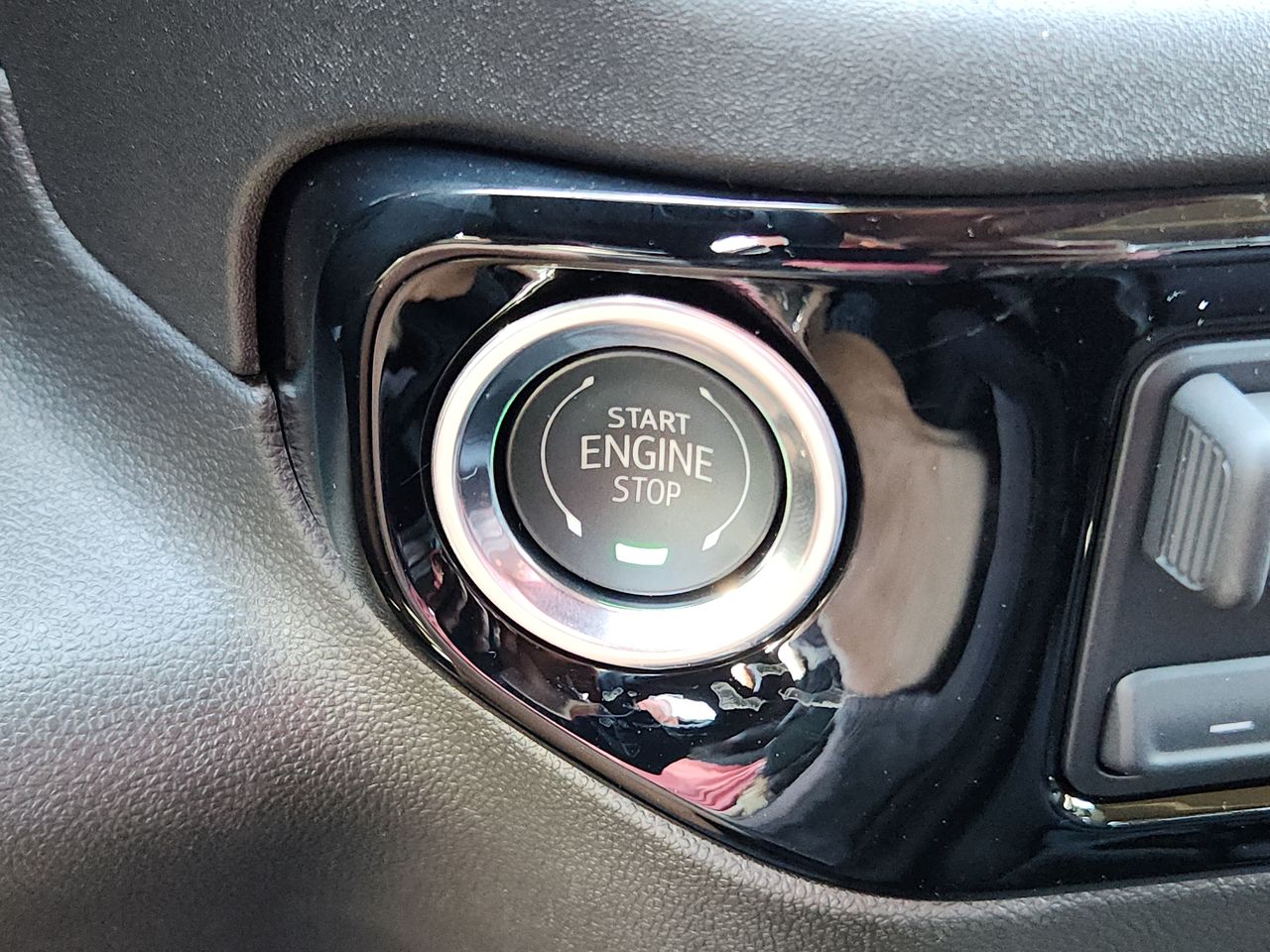 2025 Chevrolet Silverado 1500 LT photo 16