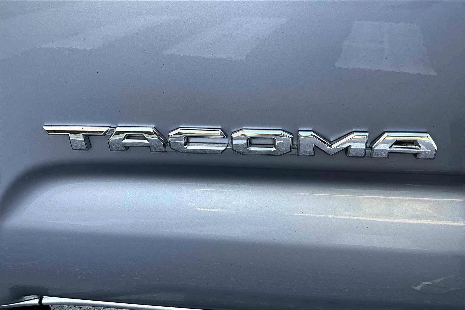 2016 Toyota Tacoma SR5 photo 30