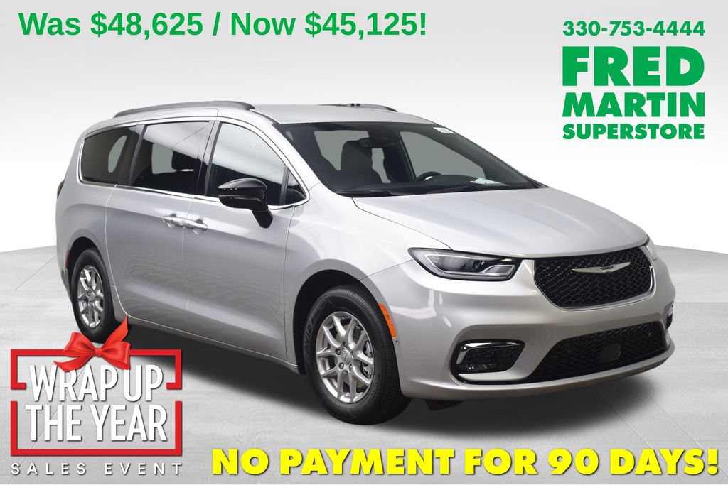 2026 Chrysler Pacifica Select's photo