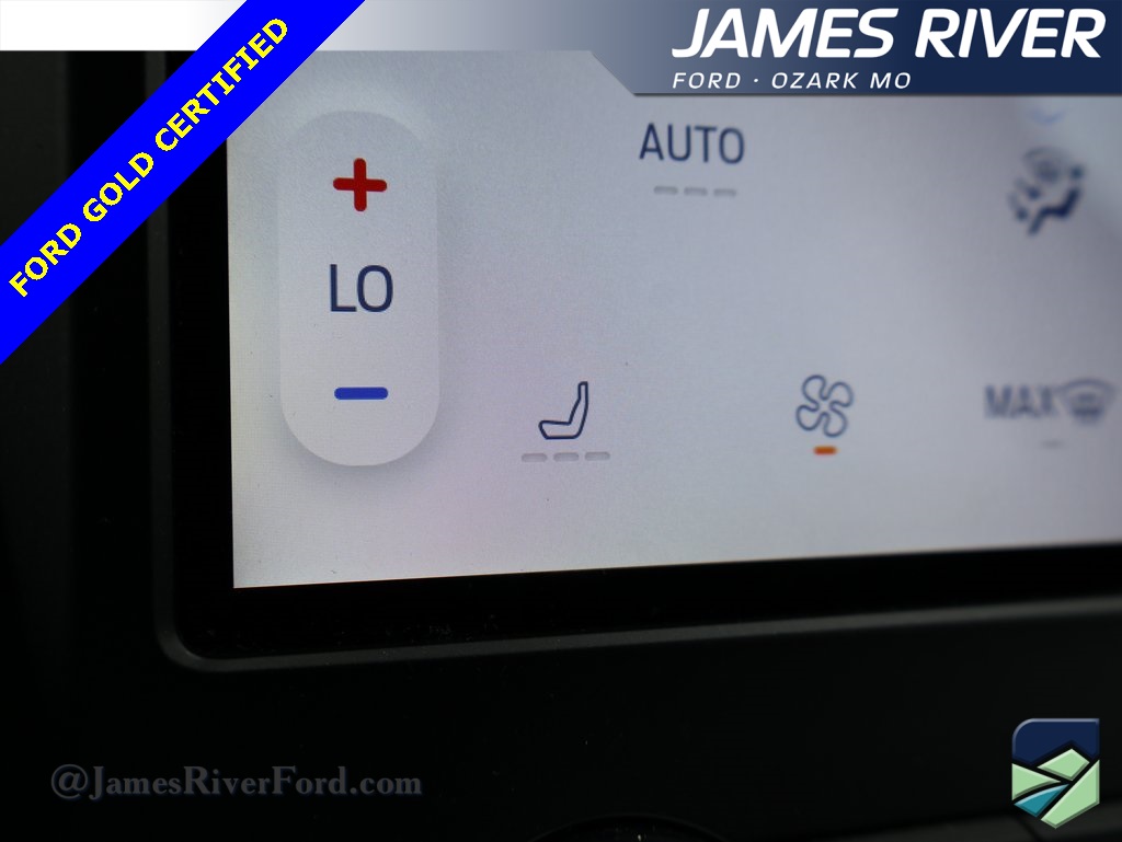 2024 Ford Edge SEL photo 32