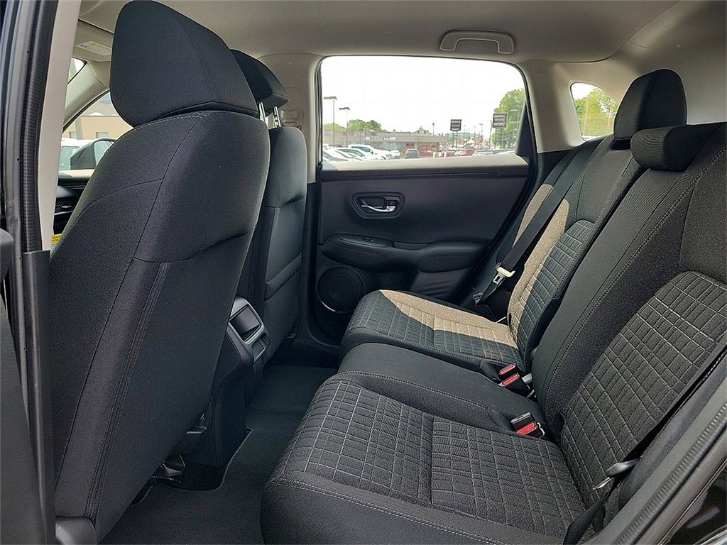 2025 Honda HR-V LX photo 6