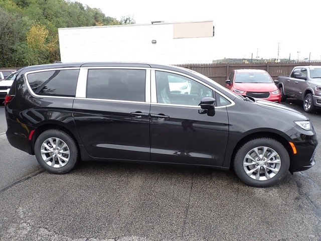 2026 Chrysler Pacifica photo 6