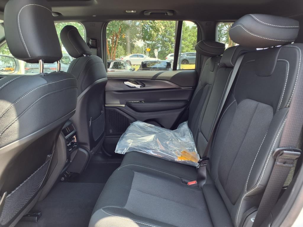 2025 Jeep Grand Cherokee Laredo X photo 23