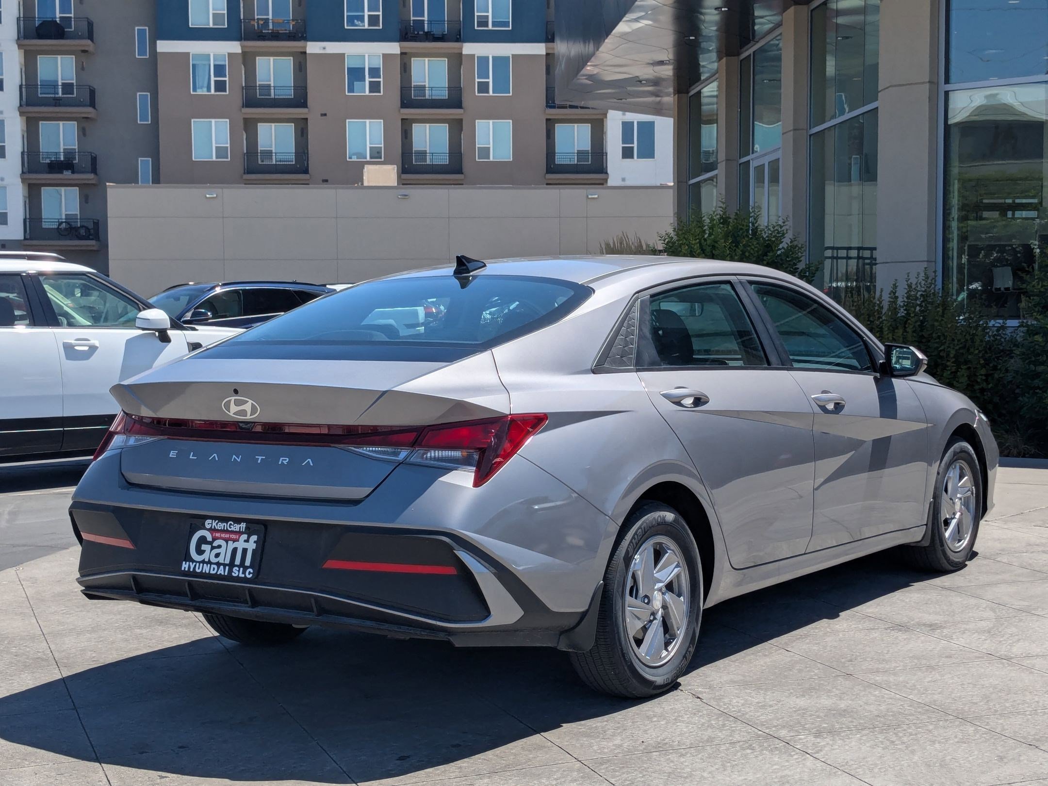 2024 Hyundai Elantra SE photo 3