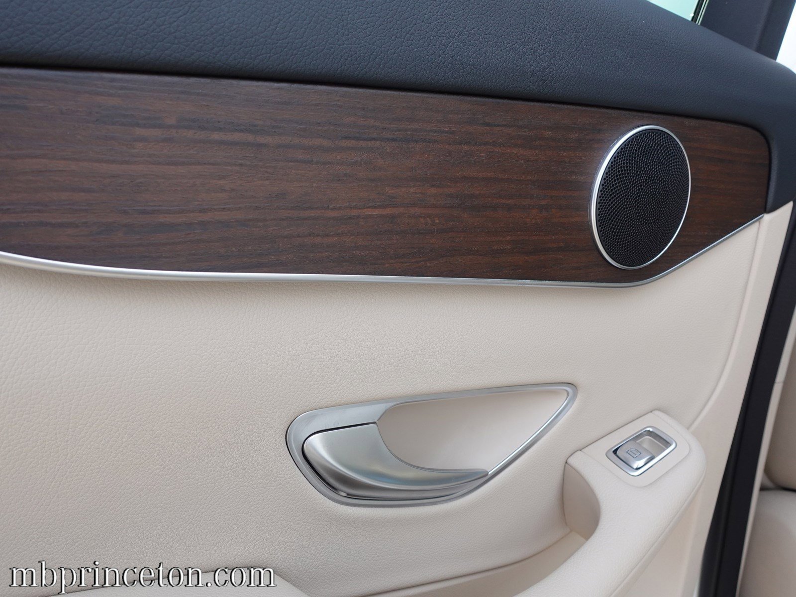 2021 Mercedes Benz GLC 300 photo 17