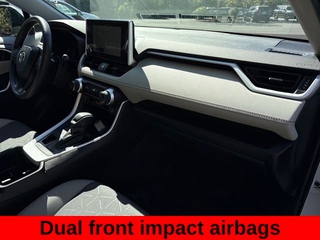 2024 Toyota RAV4 XLE photo 23