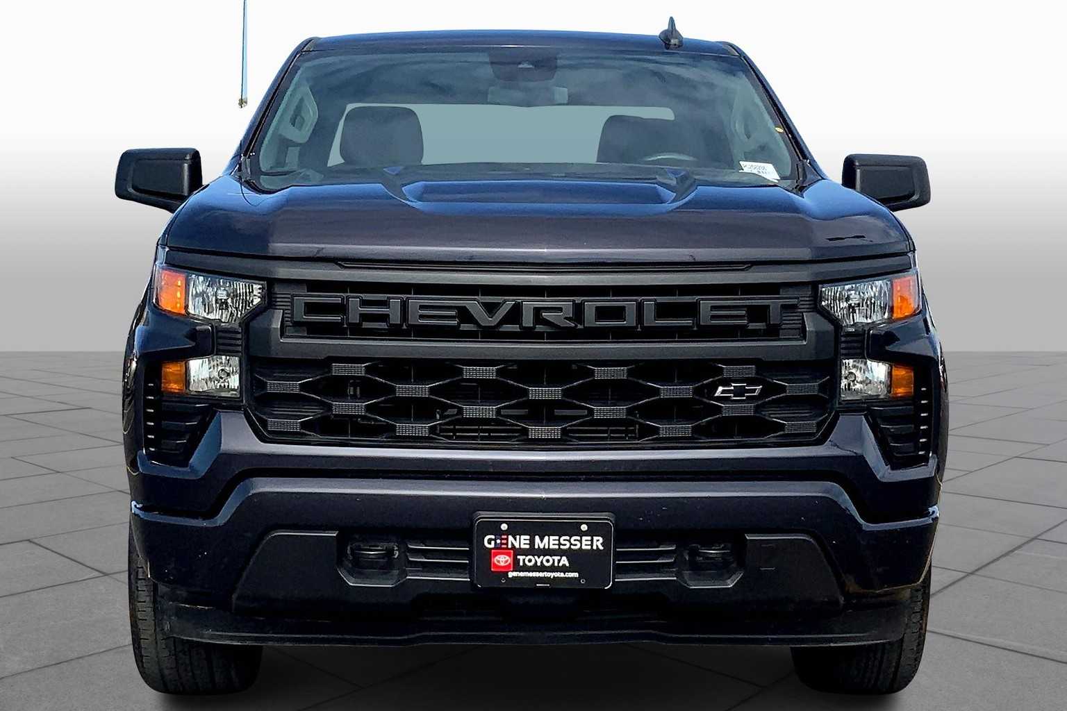 2023 Chevrolet Silverado 1500 Custom photo 3