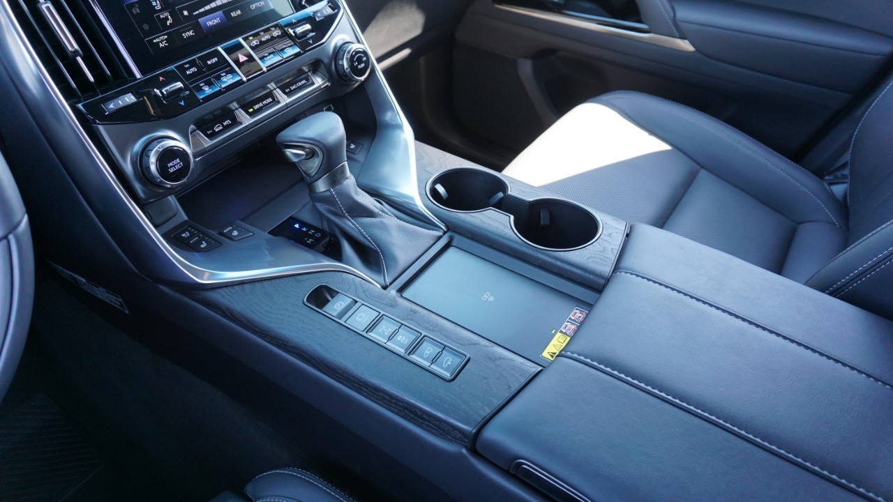 2022 Lexus LX 600 Luxury photo 18