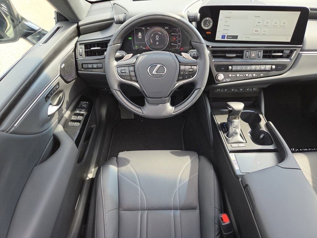 2025 Lexus ES 300h Ultra Luxury photo 4