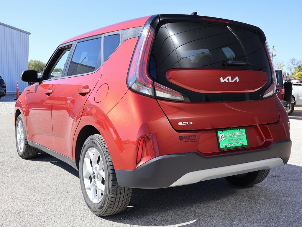 2024 Kia Soul LX photo 3