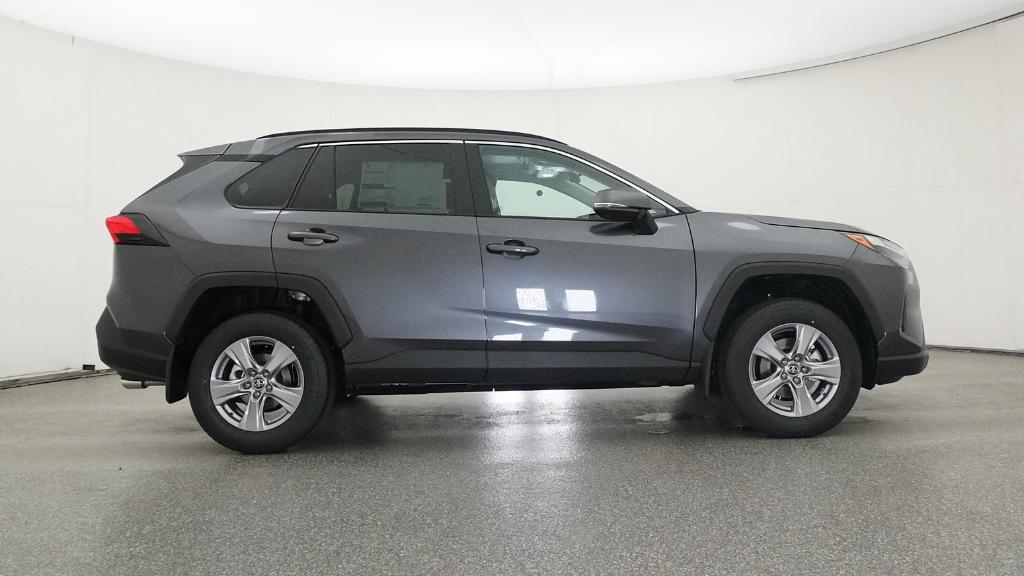 2025 Toyota RAV4 XLE photo 22