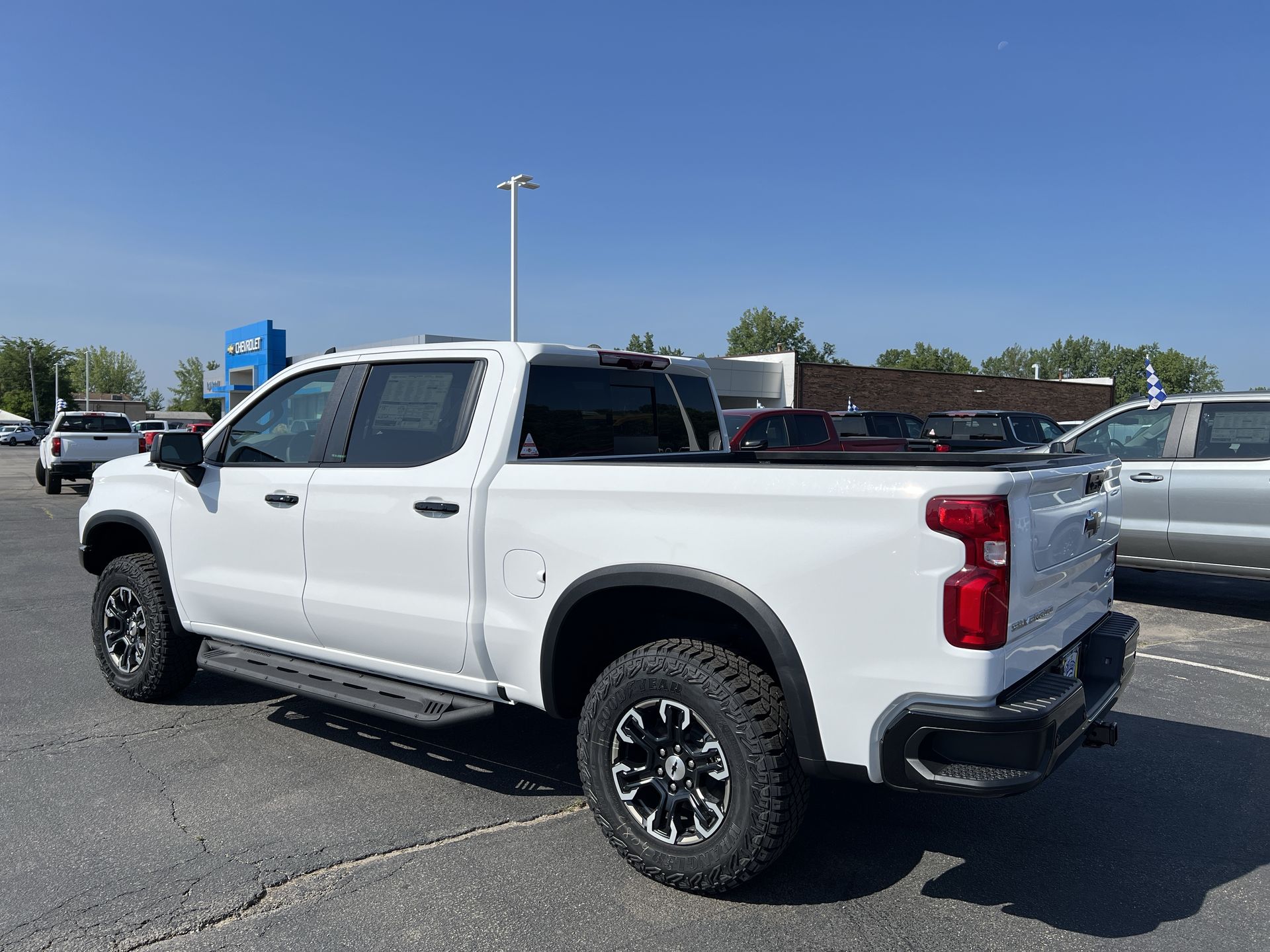 2025 Chevrolet Silverado 1500 ZR2 photo 3