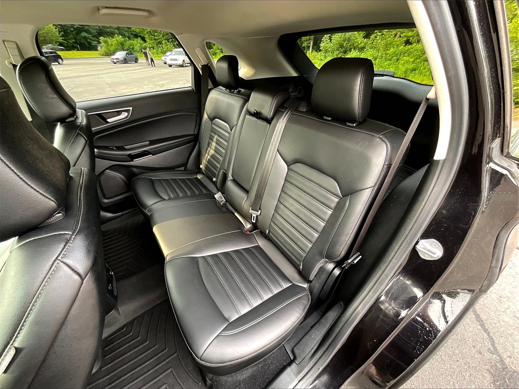 2021 Ford Edge SEL photo 25