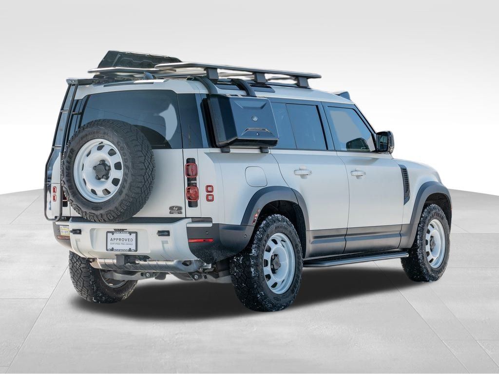 2024 Land Rover Defender 110 S photo 4