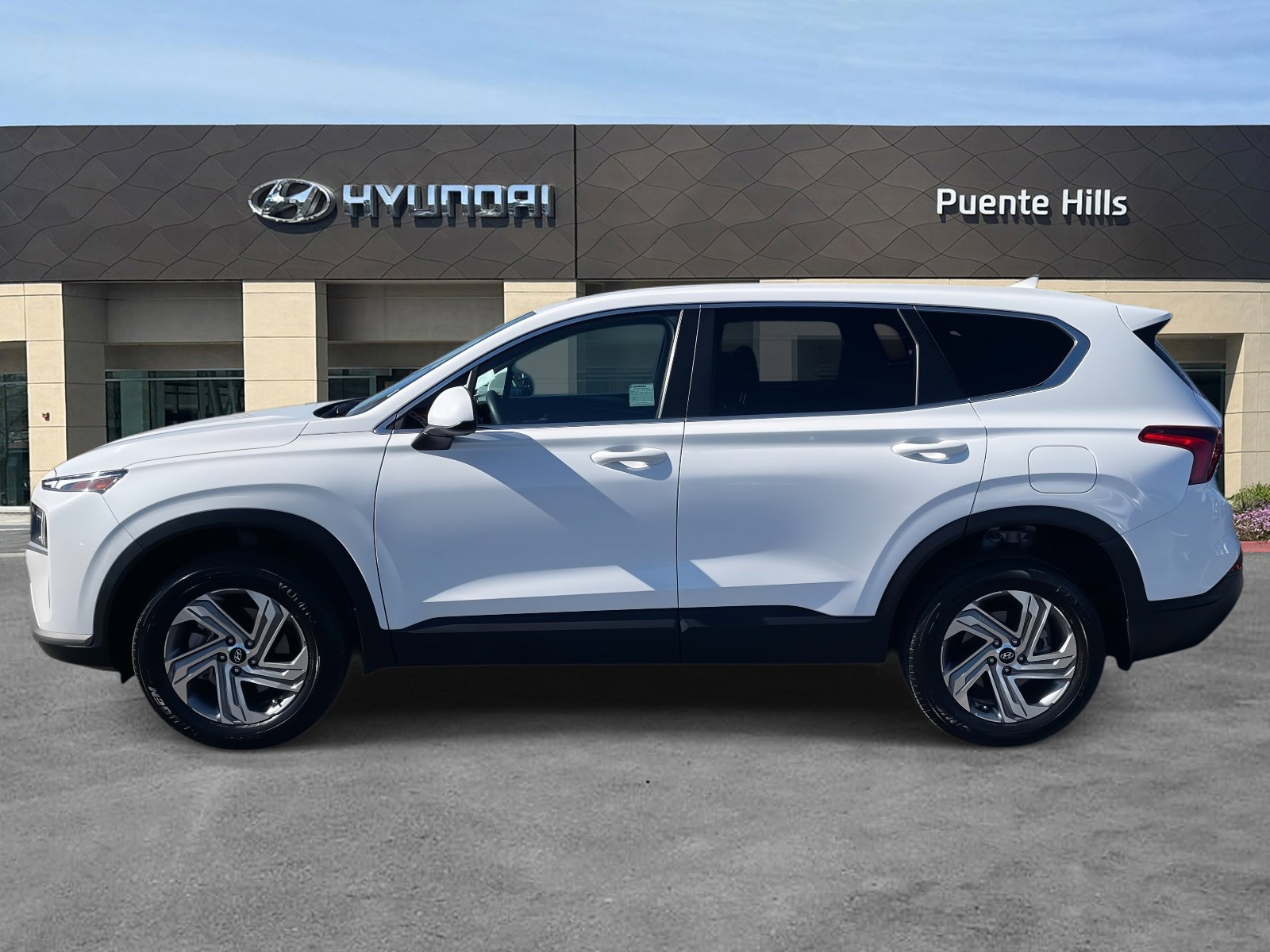 2023 Hyundai Santa Fe SE photo 3