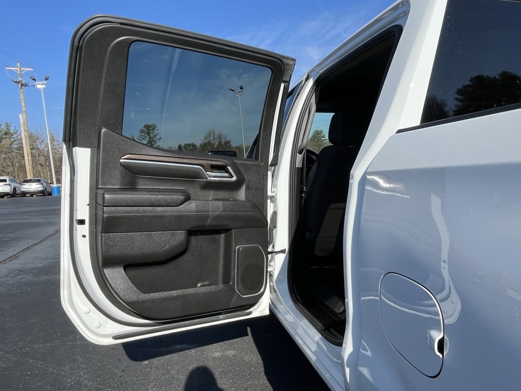 2022 Chevrolet Silverado 1500 LT photo 3