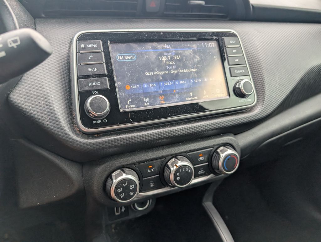 2021 Nissan Kicks S photo 12