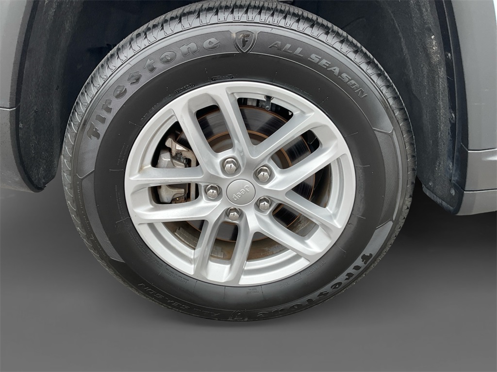2023 Jeep Grand Cherokee Laredo photo 8