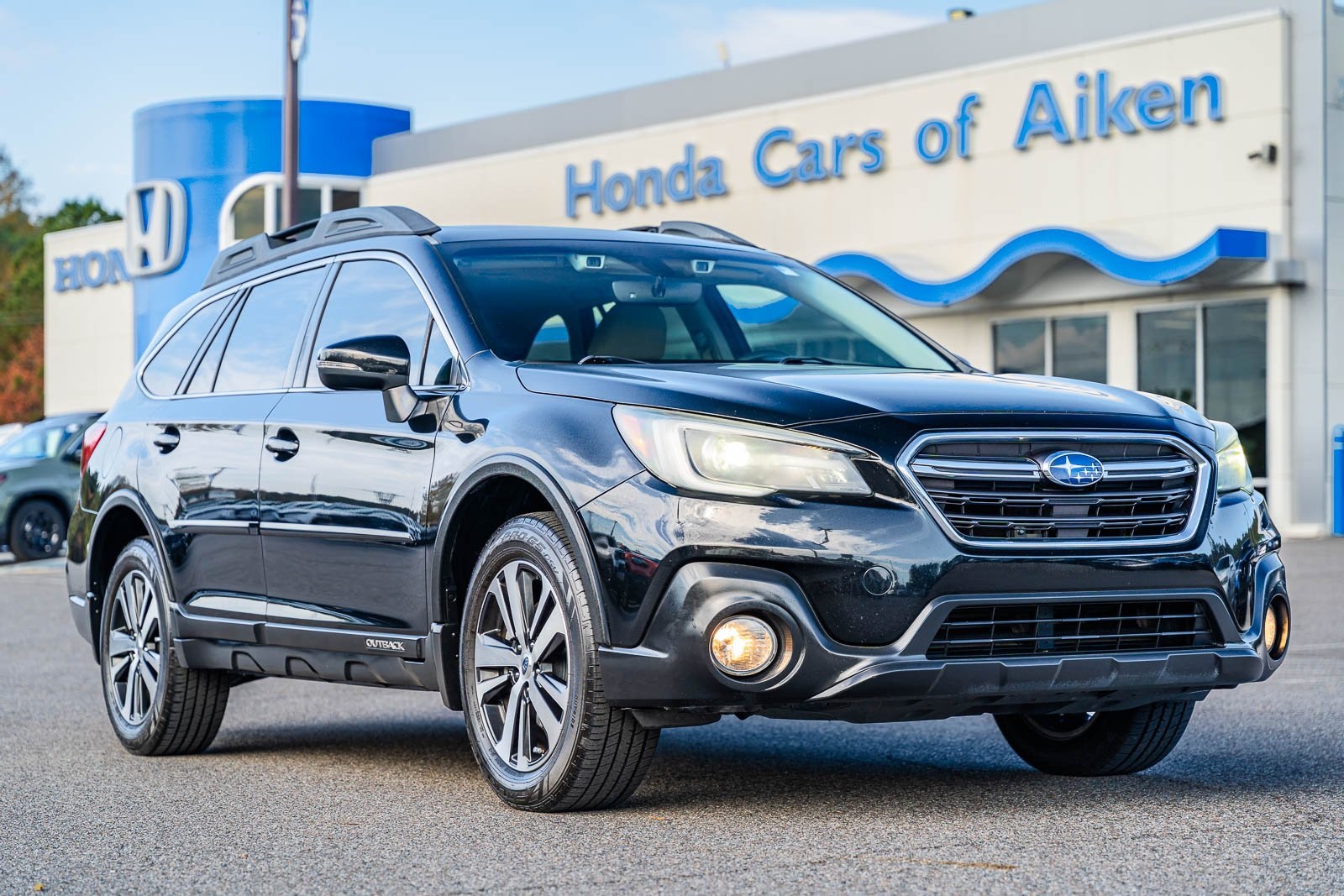2018 Subaru Outback Limited's photo