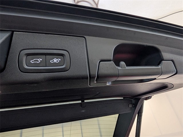 2023 Volvo XC60 Recharge Hybrid T8 Plus photo 11