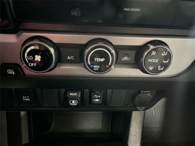 2018 Toyota Tacoma SR5 photo 12