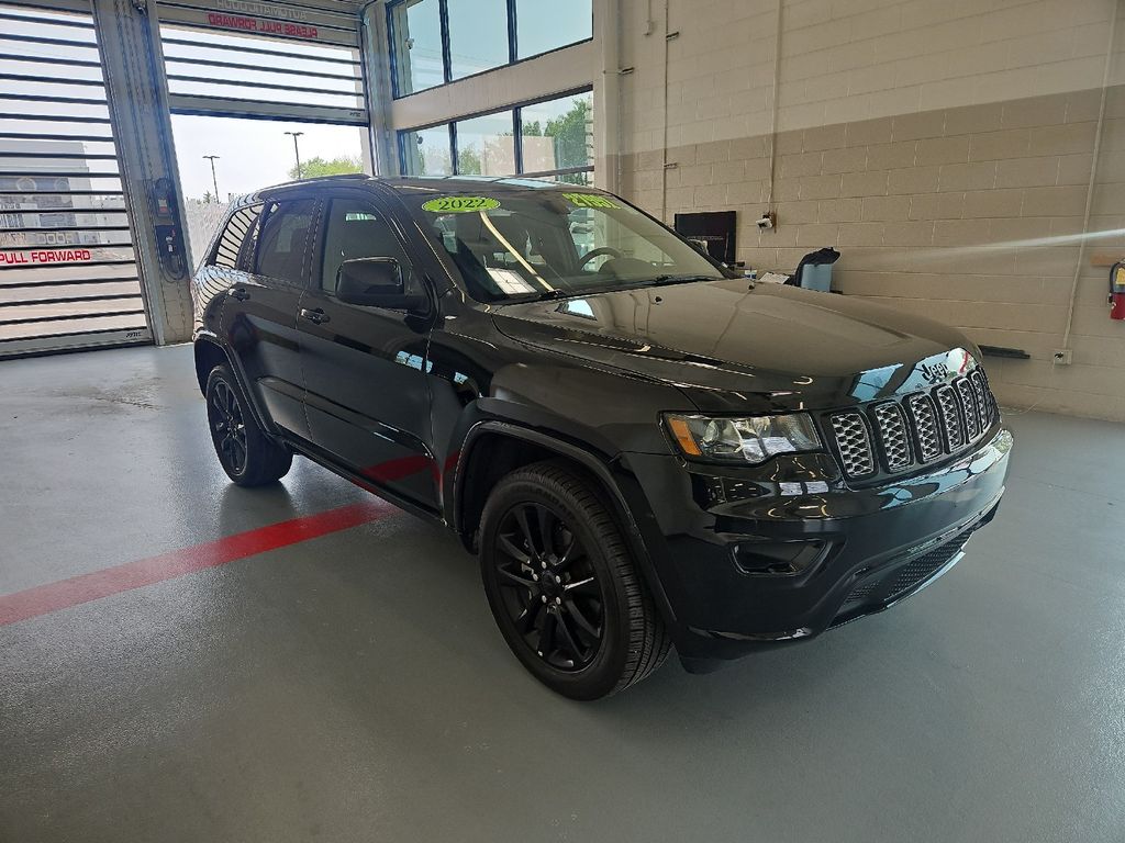 2021 Jeep Grand Cherokee Laredo X photo 2