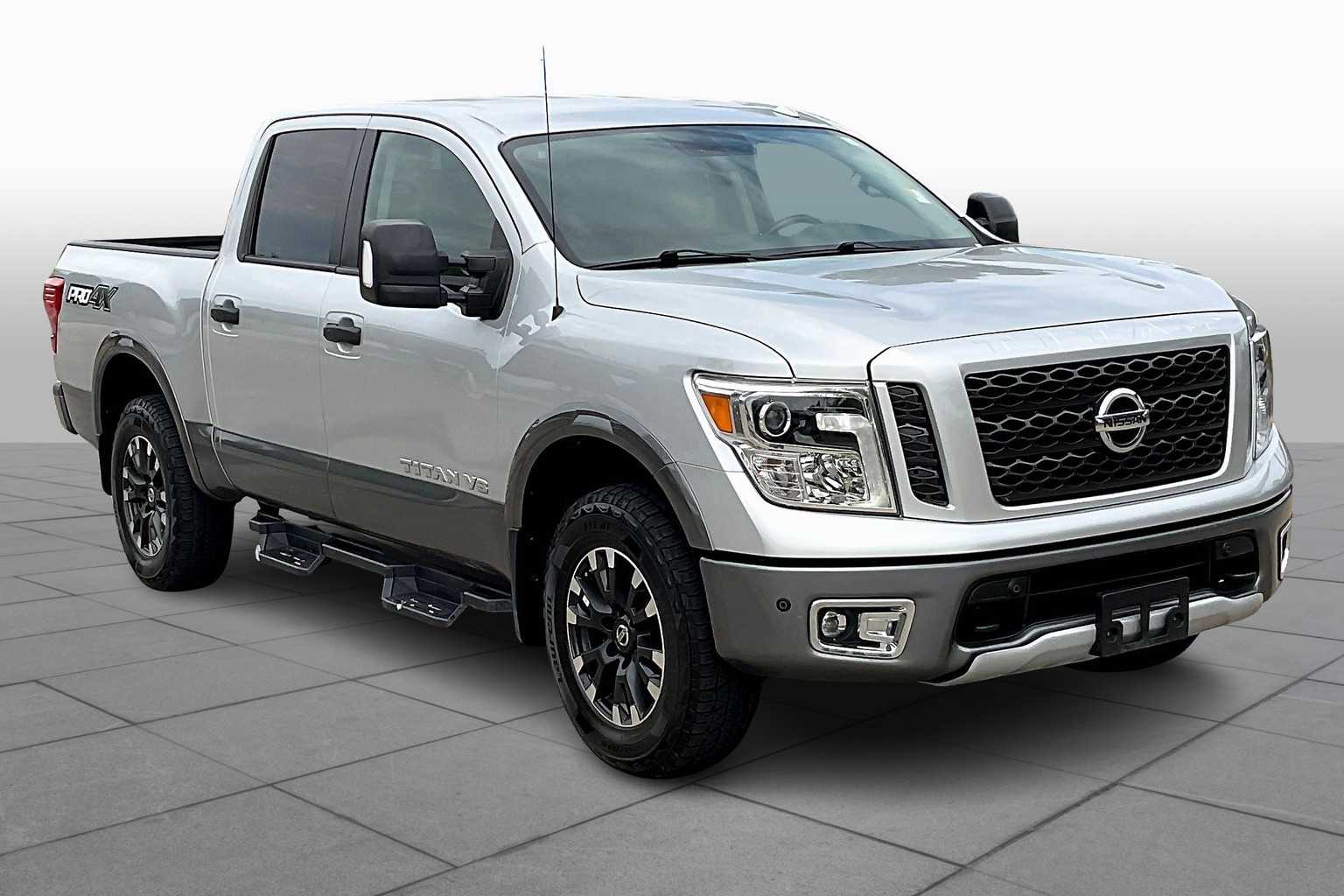 2019 Nissan Titan PRO-4X photo 2