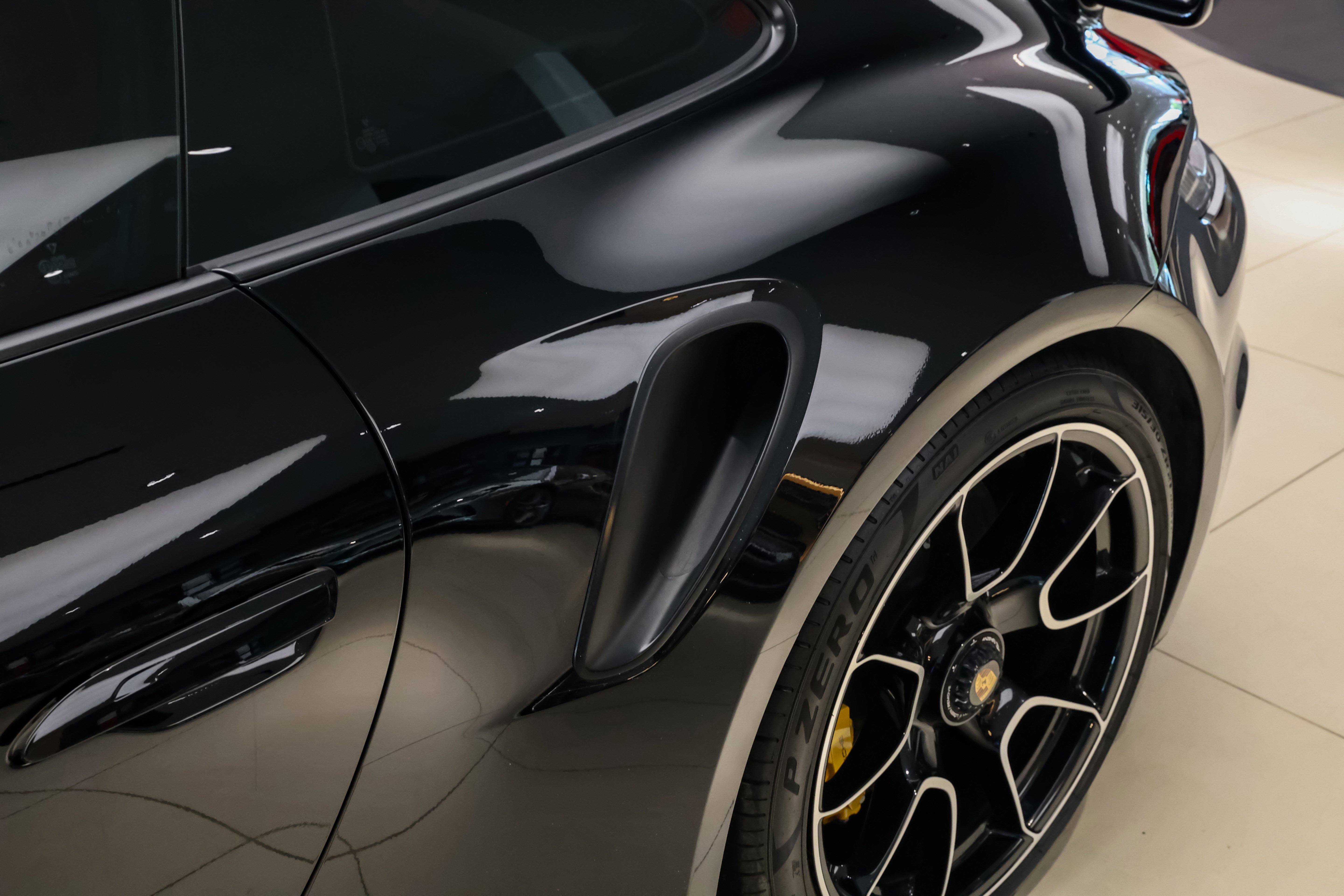 2022 Porsche 911 Turbo S photo 19