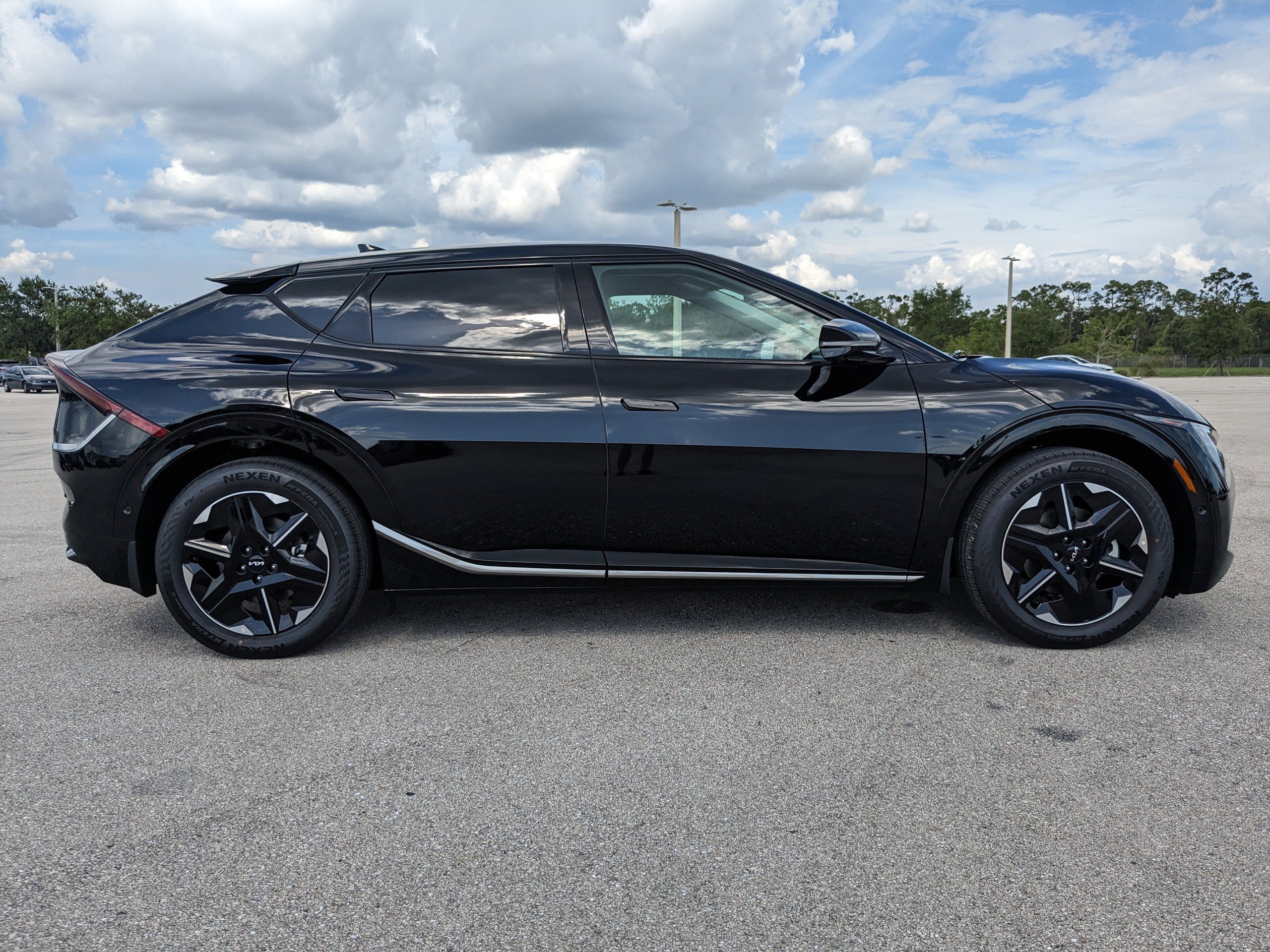 2025 Kia EV6 Wind photo 3