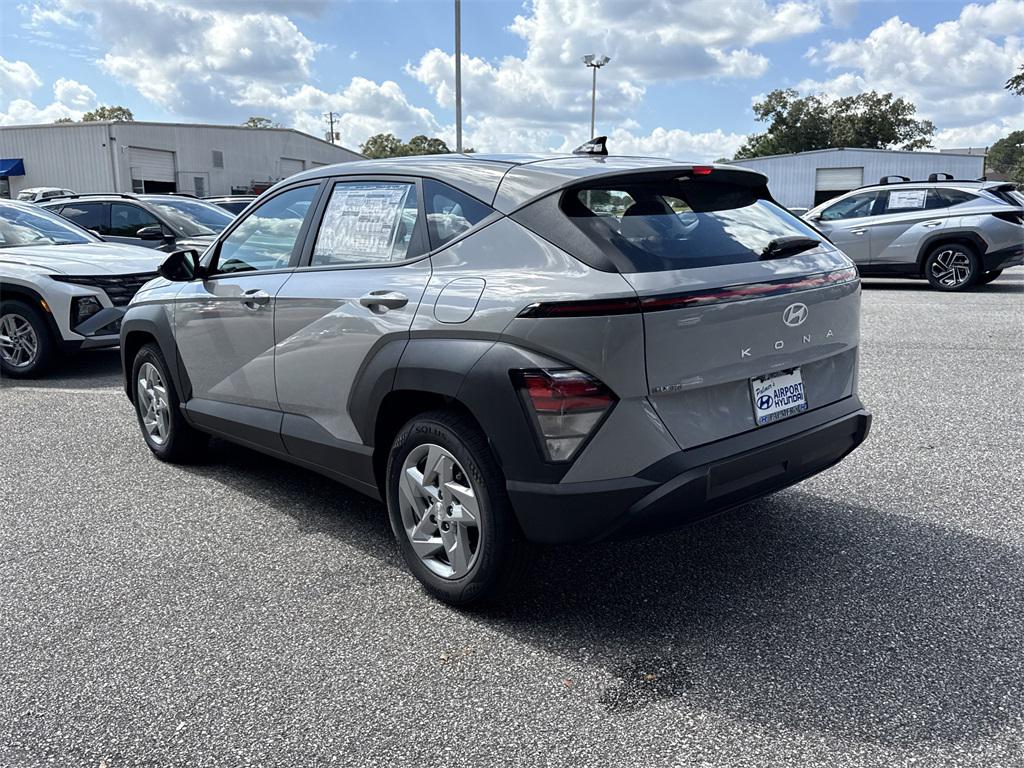 2026 Hyundai Kona SE photo 2
