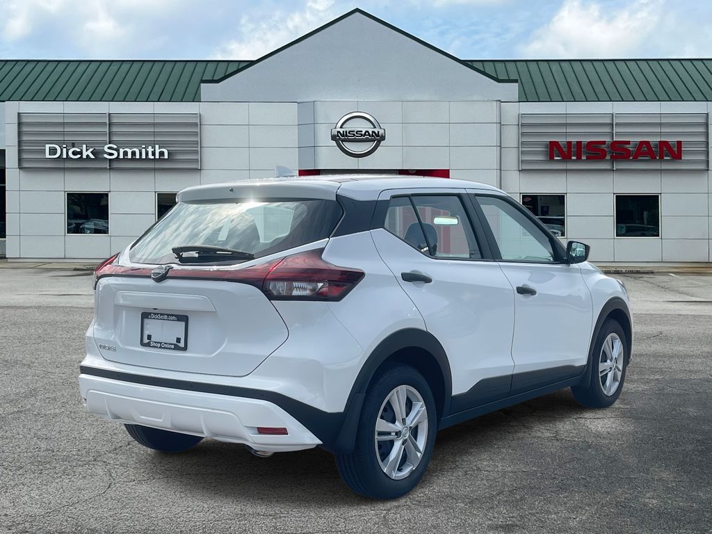2025 Nissan Kicks Play S photo 4