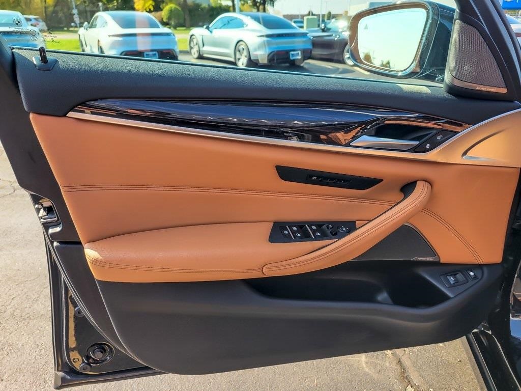 2023 BMW 530E - Image 17