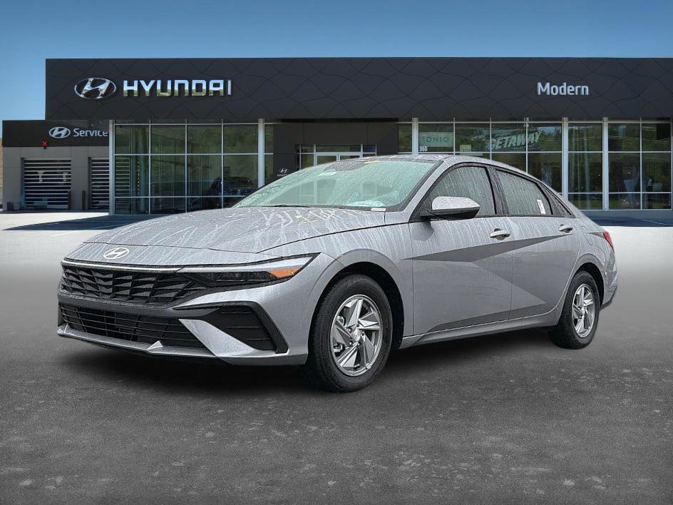 2026 Hyundai Elantra SE's photo