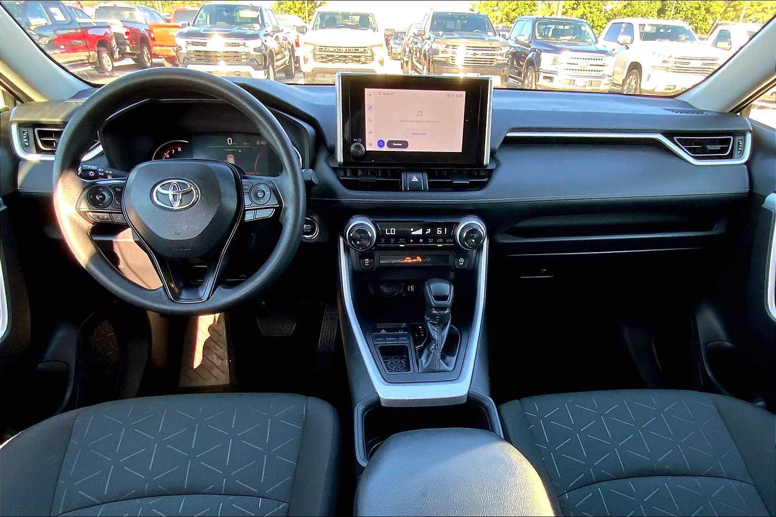 2024 Toyota RAV4 XLE photo 13