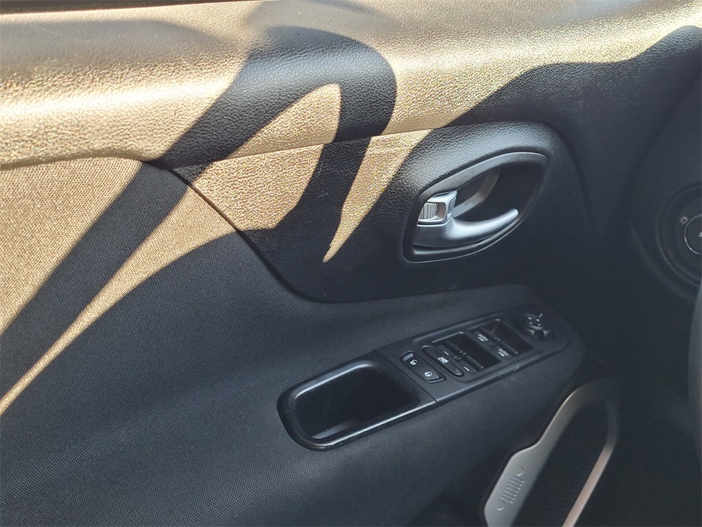 2019 Jeep Renegade Latitude North Edition photo 24