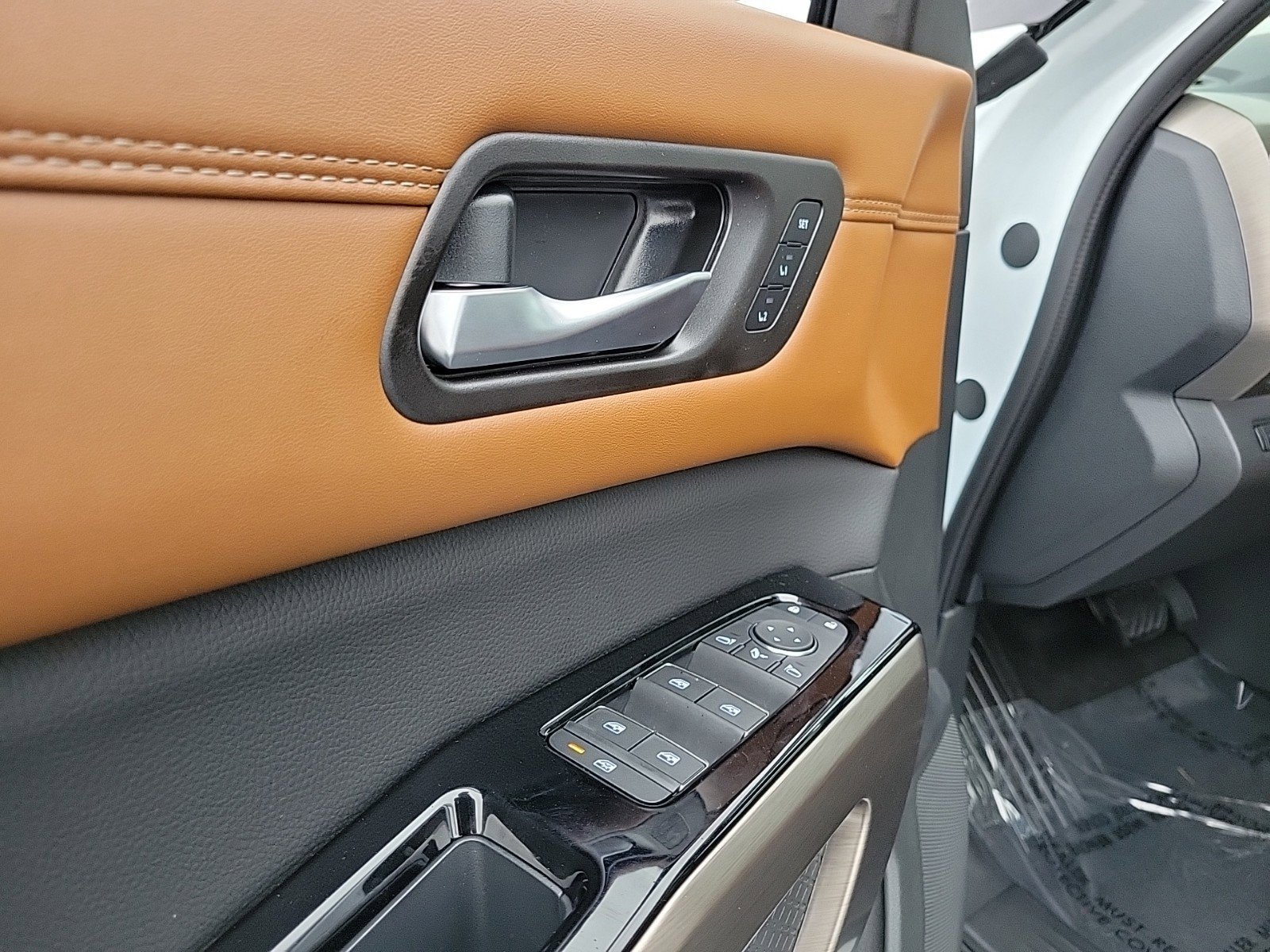 2025 Nissan Pathfinder Platinum photo 16