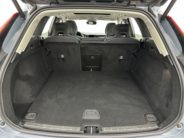 2023 Volvo XC60 B5 Plus photo 14